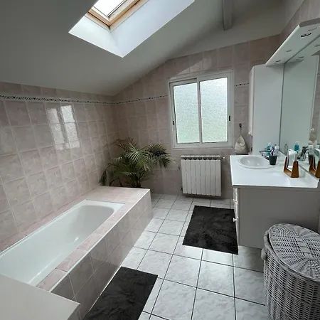 Villa Avec Piscine Anglet Proche